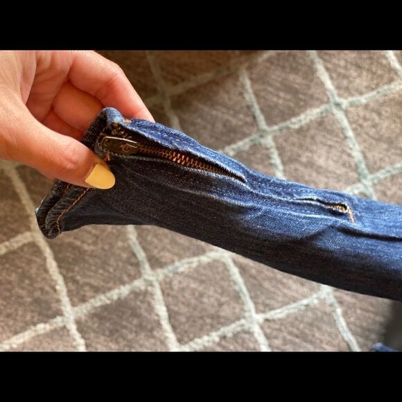 Hollister Lt. Distressed Skinny Jeans - Picture 3 of 4